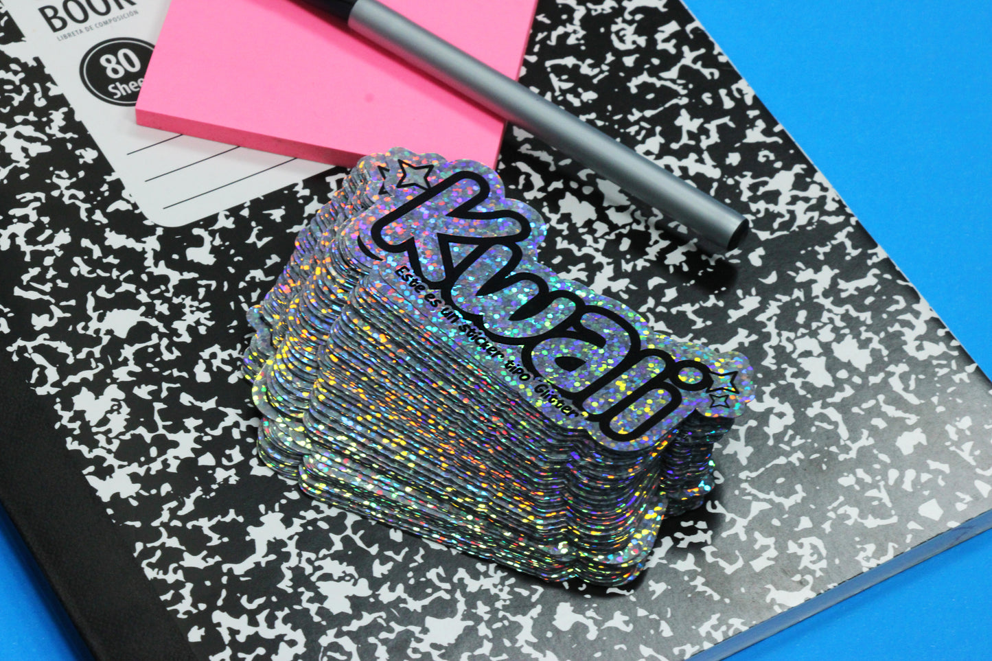 stickers glitter holograficos con suaje sobre una libreta